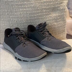 Nike Men's Dark Gray Athletic Shoes